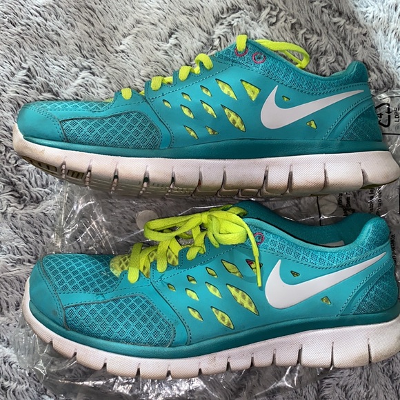 Nike Flex Running Shoes - Picture 2 of 5